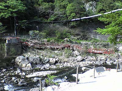 崩壊したままの武田尾橋