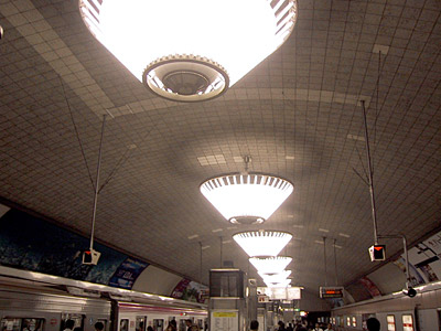 心斎橋駅構内