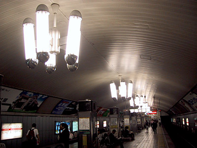 淀屋橋駅構内