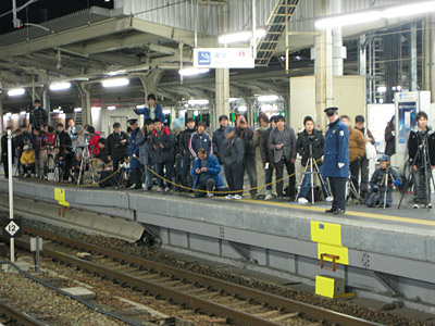 群がる鉄道ファン