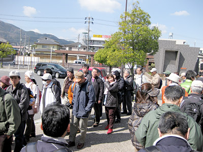 下田駅の出発の様子