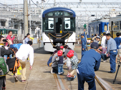 電車と力くらべ綱引き大会