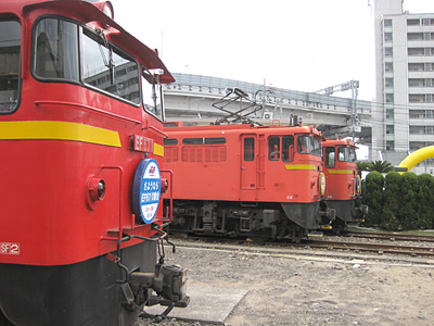 EF67 3両横並び
